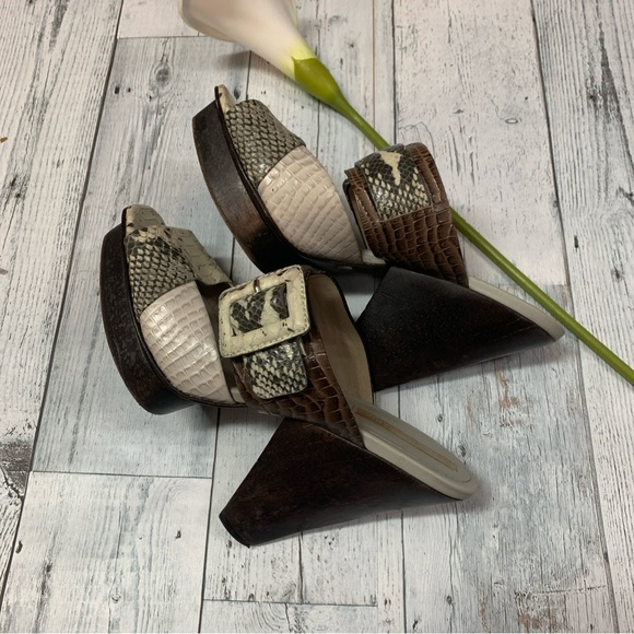 BCBG MAXAZRIA LEATHER SNAKE PRINT PLATFORM HEELS SANDALS SZ 10 - Picture 10 of 12